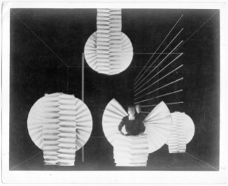 Xanti Schawinsky, Spectodrama, Teil 4, Szene 1. Materialdemonstration. 1924-1937, ca. 40x51 cm, Foto auf belichtetem Fotopapier, Nachlass Schawinsky.